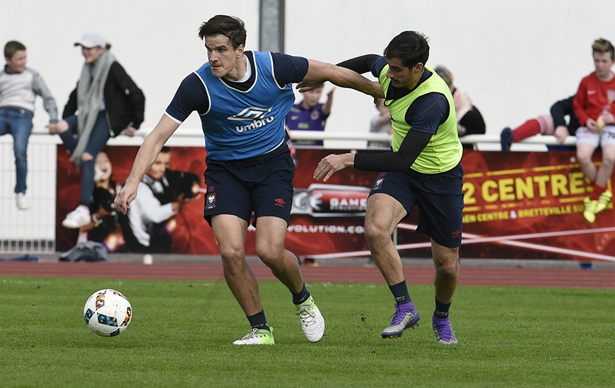 [38e journée de L1] Paris SG 1-1 SM Caen Ivan_santini_entrainement