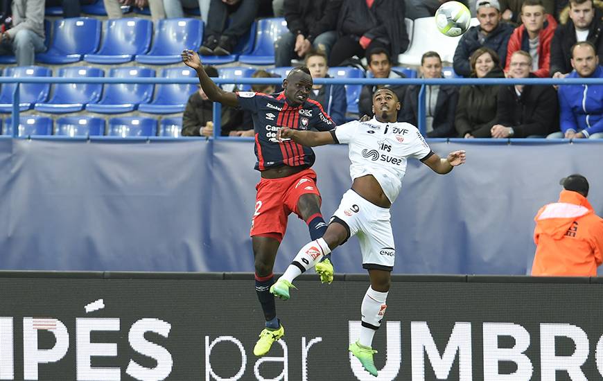 [7e journée de L1] SM Caen 1-0 Amiens SC Adama_mbengue_duel_aerien