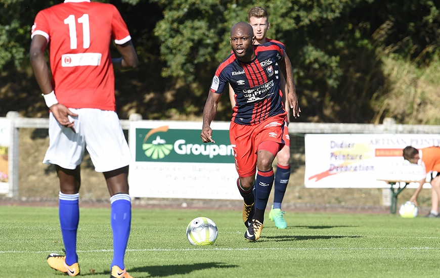 Sous le maillot "Bleu et Rouge", Baïssama Sankoh portera le n°5. "C'est celui que j'avais à Brest où j'ai réalisé une saison pleine. Alors, je me suis dit pourquoi pas", lance un brin superstitieux le néo-Caennais.