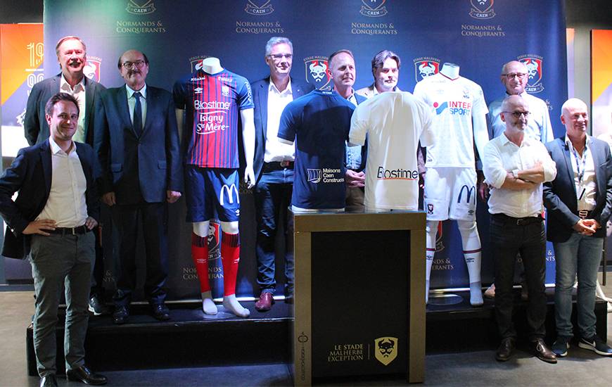 L'ensemble des partenaires maillot du SM Caen pour la saison 2018/2019 ont pris la pose.