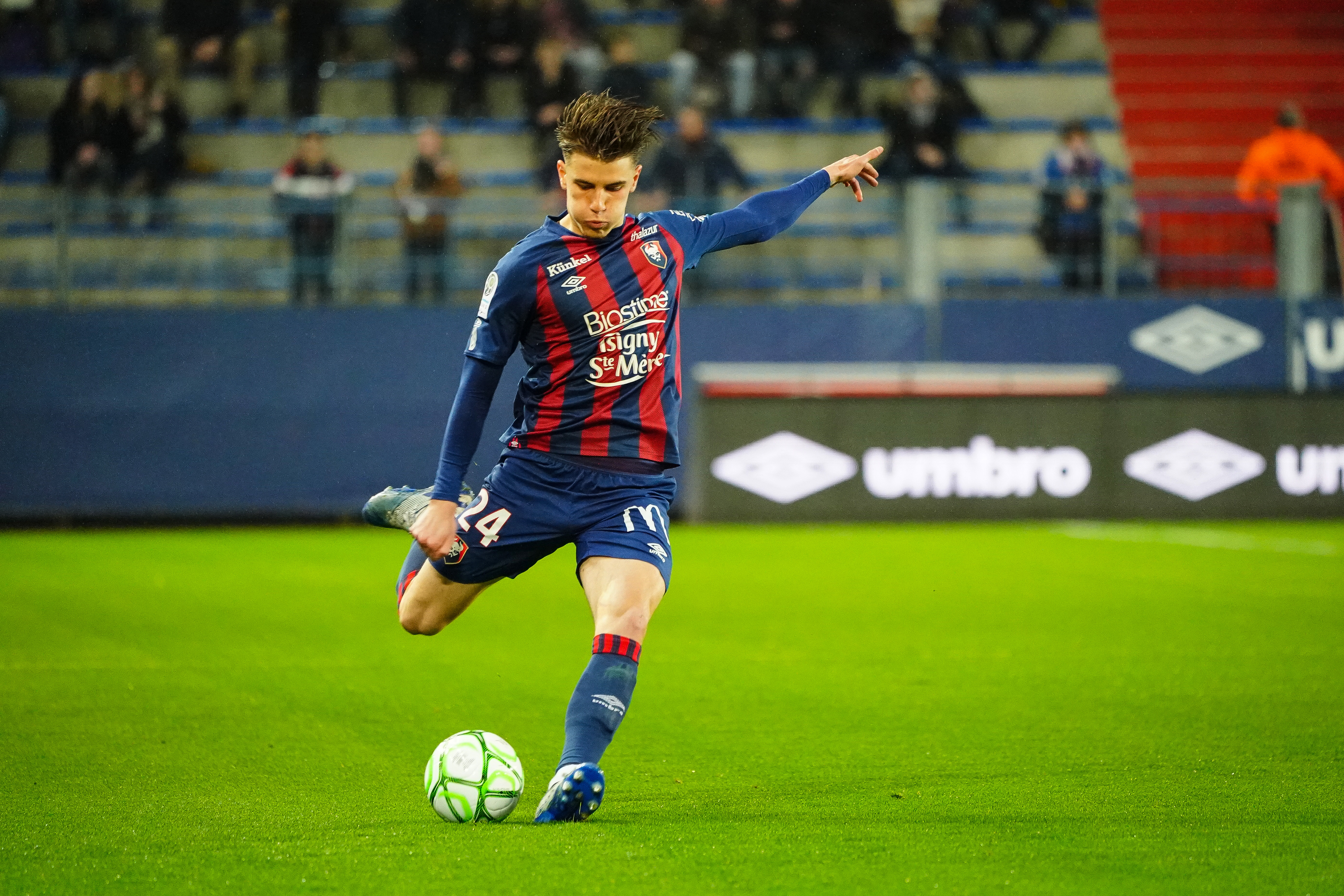 Joyeux Anniversaire Hugo Vandermersch Infos Match Billet Smc Informations Stade Malherbe De Caen