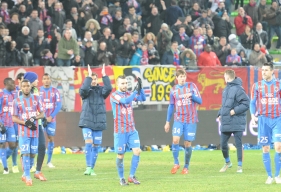 Communion entre le public et les joueurs après la victoire 4-1 face au RC Lens.