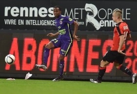 Après le Rennais Kamil Grosicki, Chaker Alhadhur va voir l'opposition augmentée encore d'un cran sur son couloir gauche  avec les Parisiens Angel Di Maria et Serge Aurier.