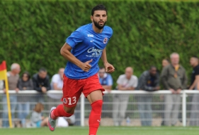 Même s'il avoue une préférence pour l'axe gauche de la charnière centrale, Syam Ben Youssef peut également très bien évoluer à droite. "Ça ne pose aucun problème".