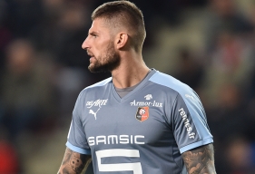 Victime d'une désinsertion du ligament latéral interne lors d'une séance avec l'équipe de France en septembre, Benoît Costil a rapidement retrouvé un niveau international.