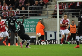 83'. Sur un débordement d'Hervé Bazile côté gauche, N'Golo Kanté ouvre le score d'un plat du pied croisé imparable dans le petit filet de Johny Placide.