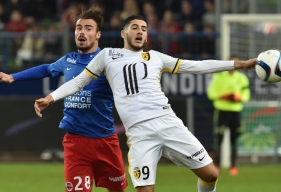 Auteur d'un doublé à l'aller, Yassine Benzia, ici, à la lutte avec Damien Da Silva, avait été le bourreau du club normand et l'un des principaux artisans de la victoire du LOSC.