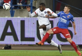 Au Parc des Princes, Jonathan Delaplace, ici, à la lutte avec Blaise Matuidi, pourrait enchaîner une troisième titularisation de rang depuis son retour de blessure.