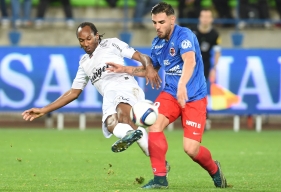 Depuis le retour de blessure de Jérémy Sorbon, ici, en train de s'interposer devant Andy Delort, Guingamp a enchaîné trois victoires et un nul lors des cinq dernières journées.