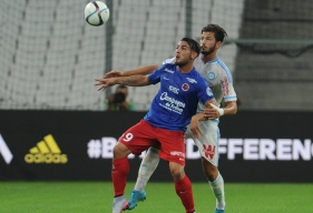 Pour son baptême du feu sous le maillot "Bleu et Rouge", Andy Delort a livré un duel acharné avec la charnière centrale marseillaise et, notamment, Stéphane Sparagna.