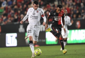 S'il retrouvera son club formateur, Julien Féret ne recroisera pas la route d'Edson Mexer ; le défenseur central rennais étant forfait à cause d'une lésion à la cuisse.