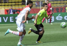 Dans un choc au sommet pour la montée en Ligue 1, Raphaël Guerreiro et les Caennais avaient dominé les Monégasques de Lucas Ocampos. Le seul succès du SMC en Principauté.