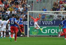 En première période, le gardien de l'OL Anthony Lopes, sauvé par sa transversale sur un coup franc d'Andy Delort, a réalisé de nombreux arrêts décisifs.