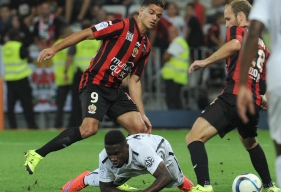 A l'image de Jeff Louis qui disputait ses premières minutes sous le maillot "Bleu et Rouge", le Stade Malherbe est tombé pour la première fois sur la pelouse de l'Allianz Riviera.