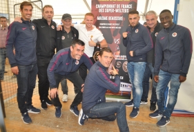 Lors de la Foire de Lessay, la délégation du Stade Malherbe composée de Xavier Gravelaine, Patrice Garande, Alain Cavéglia, Nicolas Seube, Julien Féret, Rémy Vercoutre, Andy Delort et Dennis Appiah n'a pas hésité à apporter son soutien à Maxime Beaussire.