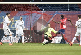 Malgré cette sortie pleine d'autorité dans les pieds de Kader Mangane, Rémy Vercoutre n'a pu empêcher la défaite du Stade Malherbe face au Gazélec Ajaccio.