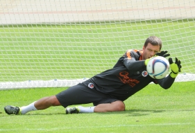 Si Louis Deschateaux figure pour la première fois dans le groupe professionnel, c'est bien Rémy Vercoutre qui disputera les 90' dans les cages caennaises.