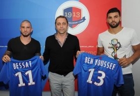 Vincent Bessat et la nouvelle recrue du SM Caen, Syam Ben Youssef, lors de leur présentation officielle à la presse régionale.