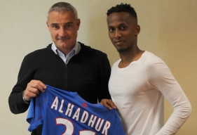 Quatrième recrue estivale du Stade Malherbe Caen, Chaker Alhadhur a été présenté, ce mercredi 17 juin, à la presse régionale. Il portera le numéro 21 sous les couleurs Malherbistes.