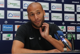Forfait contre Lyon à cause d'un coup reçu au mollet à 48 heures du match, Alaeddine Yahia retrouve le groupe caennais. Le Tunisien devrait composer la charnière centrale avec son compatriote Syam Ben Youssef.