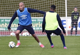 Alors que Damien Da Silva - blessé dans les arrêts de jeu contre Rennes - sera vraisemblablement forfait au Parc des Princes, Alaeddine Yahia (adducteurs) devrait effectuer son retour à l'entraînement cette semaine.