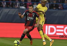 "On l'a fait par nous-mêmes. Par question de fierté, c'était aussi important", s'est félicité Frédéric Guilbert, ici pourchassé par le Parisien Presnel Kimpembe. "Tout le monde s'est bien arraché. C'est ce qu'il faut retenir."