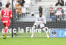 Brice Samba s'est montré décisif en fin de rencontre en stoppant la frappe dans les 6 mètres de François Kamano