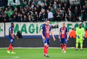 La tête basse des joueurs du Stade Malherbe Caen après le lourd revers face à l'AS Saint-Etienne hier soir