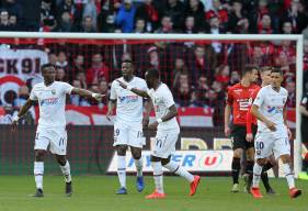 La joie de Casimir Ninga et Ismaël Diomandé après l'ouverture du score de l'attaquant caennais à la 20e minute