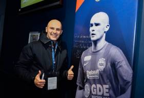 L'ancien milieu de terrain du SM Caen (2007-2012) Benjamin Nivet était présent vendredi soir au Stade Michel d'Ornano pour donner le coup d'envoi fictif du match face à l'AC Ajaccio