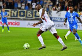 Jonathan Rivierez et les Caennais s'inclinent sur la pelouse du Stade des Alpes face à Grenoble (1-0) (Crédit GF38 - Julien Diaféria)