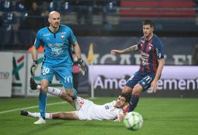 Rémy Riou et les défenseurs du Stade Malherbe Caen ont longtemps résisté face aux joueurs de l'AC Ajaccio