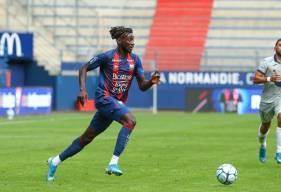 Après avoir participé à la préparation avec le groupe professionnel, Herman Moussaki rejoint l'USBO en prêt avec option d'achat