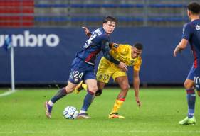 Hugo Vandermersch et les défenseurs du Stade Malherbe ont vécu une soirée compliquée face au FC Sochaux