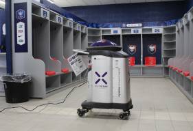 Grâce à sa machine, UV Flash Services a pu notamment désinfecter le vestiaire du Stade Malherbe Caen en fin de matinée