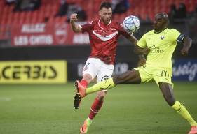 Jonathan Rivierez et la défense du Stade Malherbe Caen ont encaissé leur premier but de la saison face au VAFC