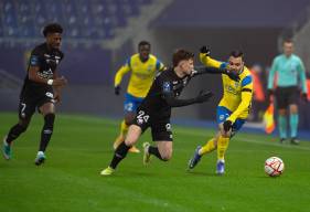 Hugo Vandermersch au duel avec Tony Mauricio ce soir face au FC Sochaux à Bonal (Christian Lemontey)