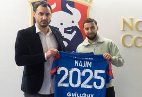 Ilyès Najim aux côtés de Yohan Eudeline après la signature de son premier contrat professionnel 
