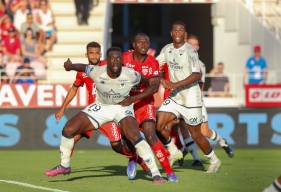 Alexandre Mendy et Samuel Essende ont beaucoup pesé sur la défense du DFCO ce samedi soir