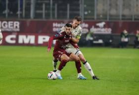 Romain Thomas et les défenseurs Caennais ont reussi à bien prendre le meilleur buteur de Ligue 2 BKT