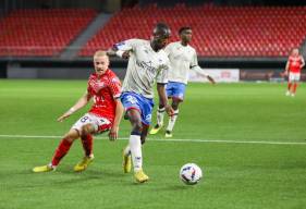 Ibrahim Cissé s'est montré solide face aux attaquants valenciennois ce soir (Doriane Michalak )