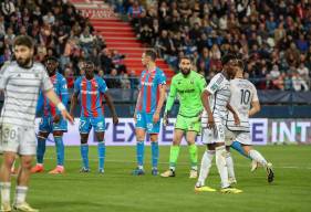 Anthony Mandréa sur un dernier corner en faveur du Stade Malherbe Caen dans le temps additionnel face aux Girondins de Bordeaux