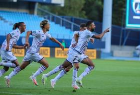 La joie d'Ali Abdi sur le deuxième but inscrit face au Paris FC ce soir en ouverture de la Ligue 2 BKT