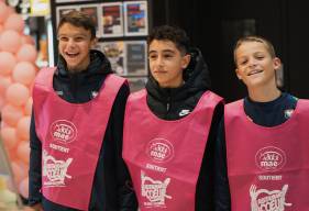 Les jeunes du Stade Malherbe Caen ont pu collecter des denrées dans les grandes surfaces de l'agglomération caennaise