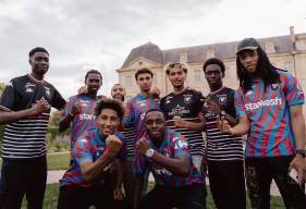 L'ensemble des joueurs de l'effectif étaient présents ce mercredi à la révélation des maillots 2024 / 2025