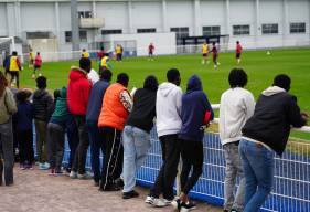 Grâce à la Maison Départementale de l'Enfance et de la Famille, 60 enfants ont pu passer une matinée à d'Ornano et rencontrer les joueurs du Stade Malherbe Caen