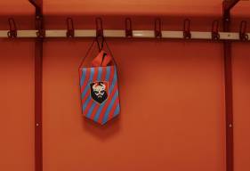 Ici commencent les rêves en rouge et bleu