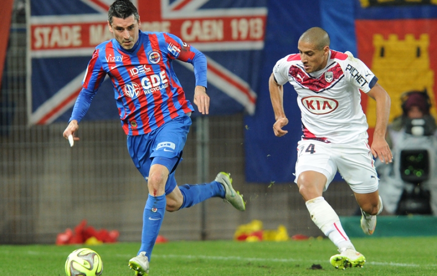 Le capitaine caennais Julien Féret face au Bordelais Wahbi Khazri.