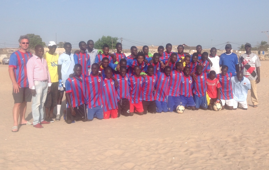 Christophe Kunkel a offert 30 maillots du SM Caen au FC Cap Skirring, pensionnaire du championnat de quatrième division sénégalaise.