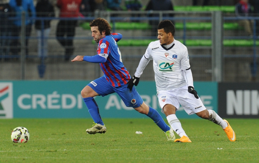 Remplaçant toute la première partie de saison, José Saez est redevenu titulaire depuis trois rencontres portant même le brassard de capitaine contre Dijon en coupe de France à la sortie de Nicolas Seube.